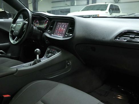 Used 2016 Dodge Challenger R/T image 38