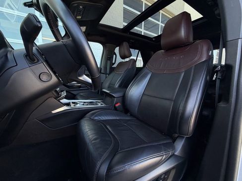 Used 2023 Ford Explorer Platinum w/ Technology Package image 6