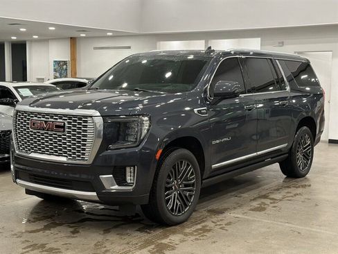 Used 2022 GMC Yukon XL Denali image 1