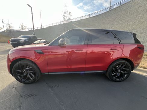 Used 2023 Land Rover Range Rover Sport SE image 4