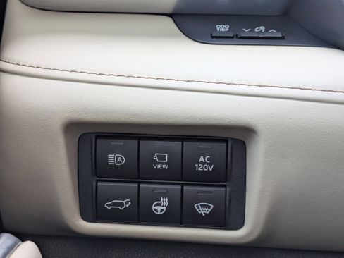 Used 2021 Toyota Highlander Platinum image 30