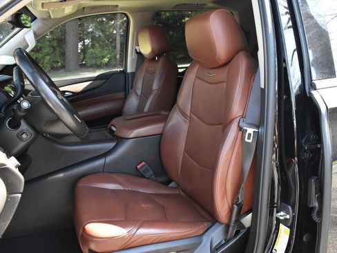 Used 2019 Cadillac Escalade Luxury image 20