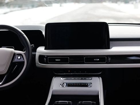 Used 2025 Lincoln Aviator Reserve w/ Equipment Group 201A image 20