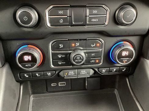 Used 2023 Chevrolet Suburban Premier image 41