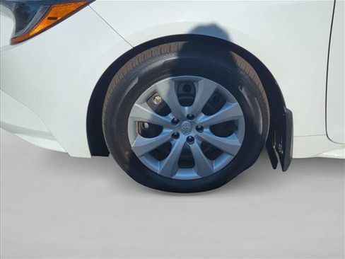 Used 2025 Toyota Corolla LE FWD image 30