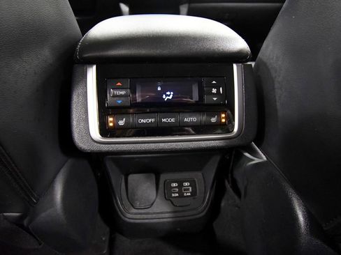 Used 2023 Subaru Ascent Limited AWD/4WD image 17