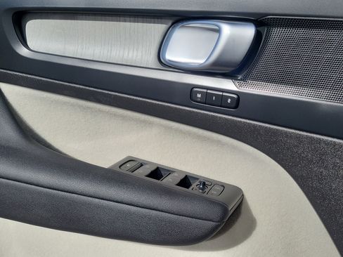 Certified 2023 Volvo XC40 B5 Plus w/ Protection Package Premier image 22