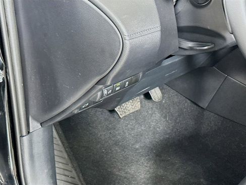 Used 2025 Toyota Corolla Cross XSE image 10