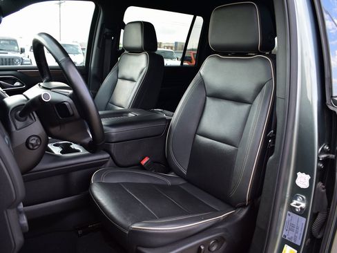 Used 2023 Chevrolet Suburban Premier image 18