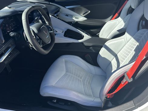 Used 2022 Chevrolet Corvette Stingray Preferred Cpe w/ Body-Color Dual Roof Package image 9