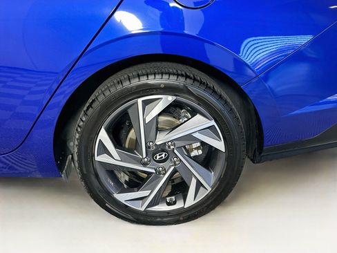 Used 2025 Hyundai Elantra SEL FWD image 11