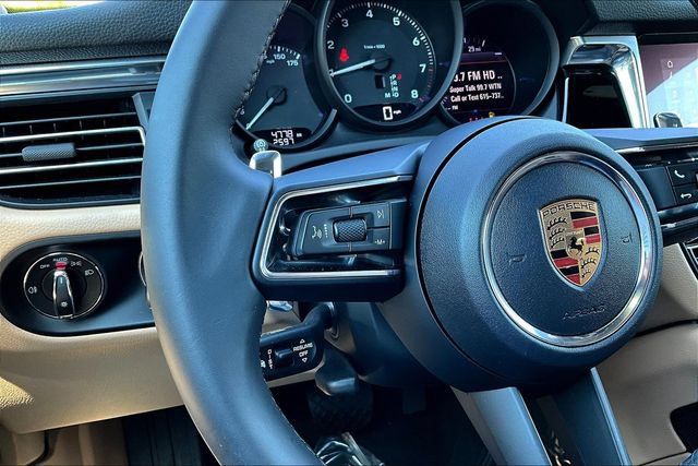 Used 2026 Porsche Macan AWD/4WD image 11