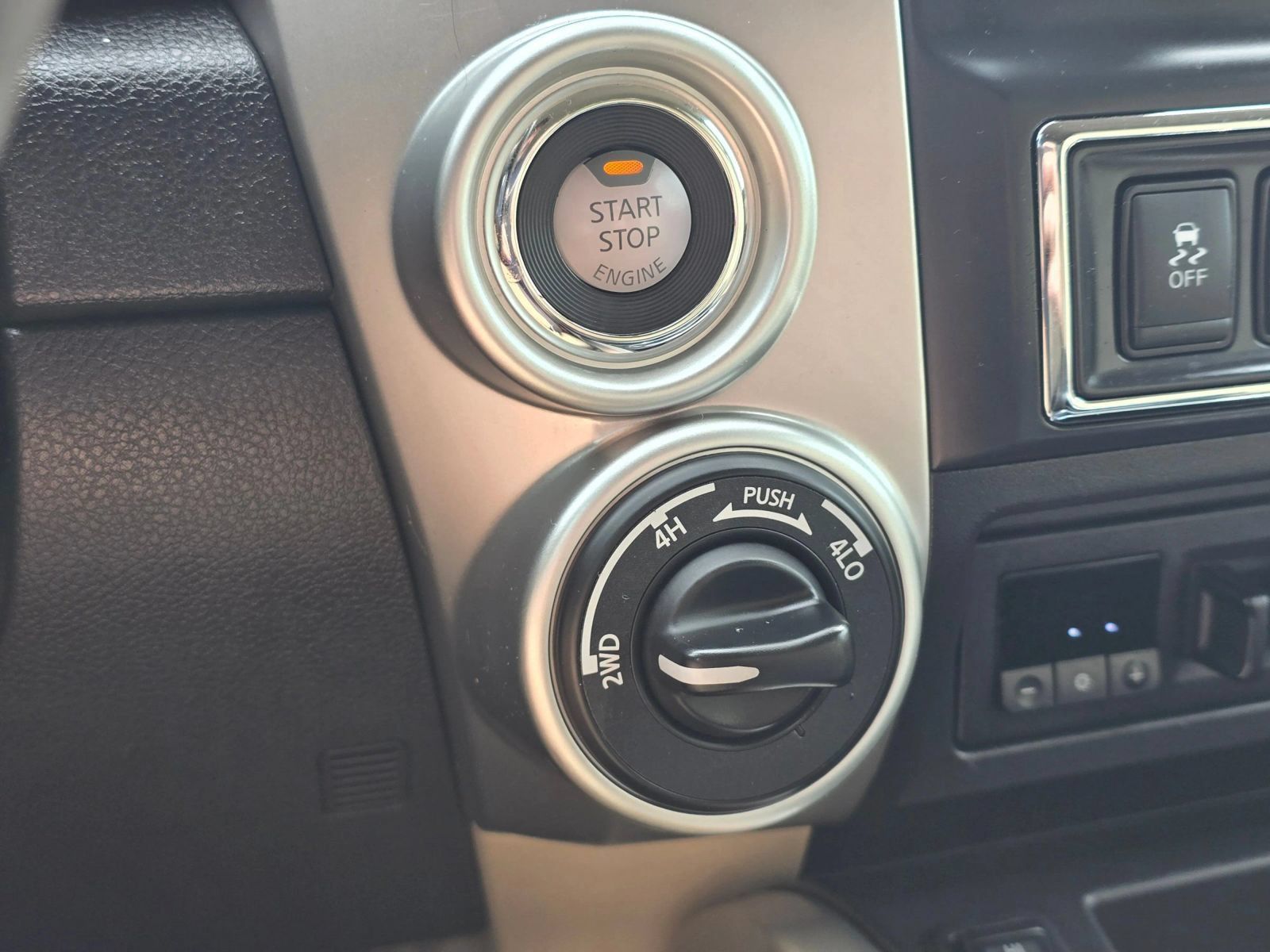 Used 2016 Nissan Titan SL AWD/4WD image 30