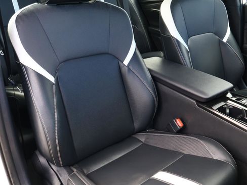 Used 2025 Toyota Camry SE image 17