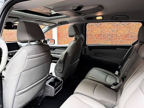 Used 2023 Honda Odyssey Touring image 10