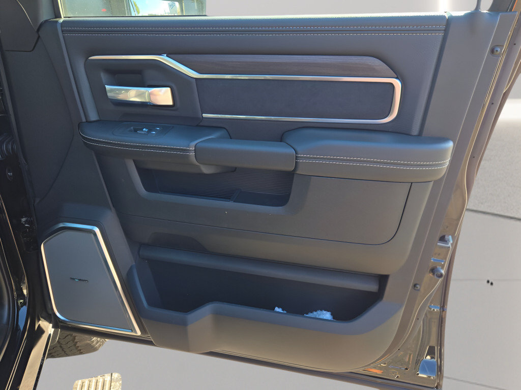 New 2027 RAM 2500 Laramie AWD/4WD image 5
