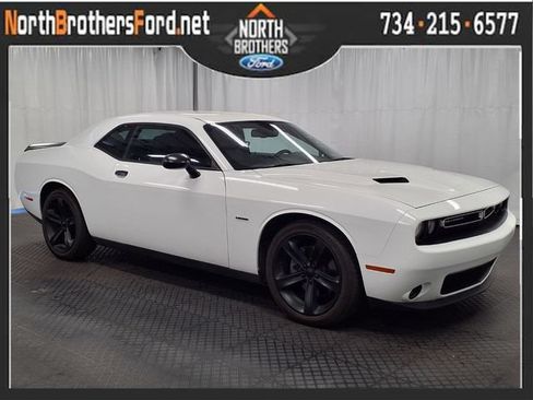 Used 2017 Dodge Challenger R/T RWD image 1