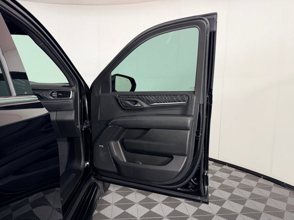 Used 2023 GMC Yukon Denali w/ LPO, Floor Liner Package AWD/4WD image 31