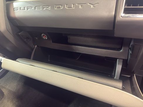 Used 2017 Ford F250 XLT w/ FX4 Off-Road Package image 23