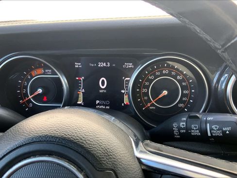 Used 2021 Jeep Wrangler Unlimited Sahara AWD/4WD image 17