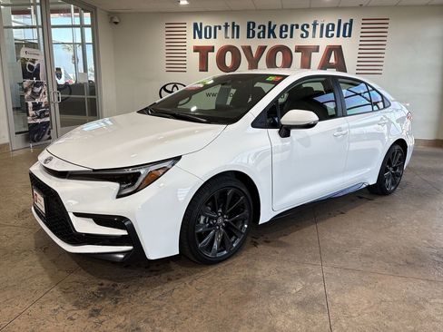 Certified 2025 Toyota Corolla SE w/ Convenience Package image 1