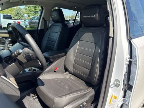 Used 2023 GMC Terrain Denali w/ Denali Premium Package AWD/4WD image 8