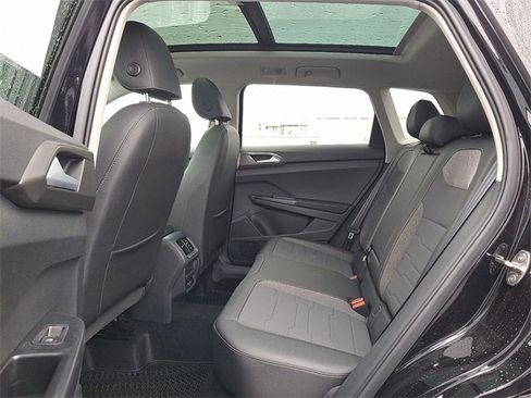 New 2026 Volkswagen Taos SE image 5