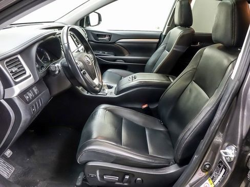 Used 2019 Toyota Highlander XLE image 8