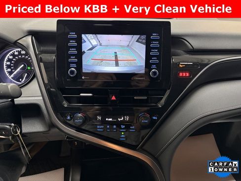 Used 2024 Toyota Camry SE image 13
