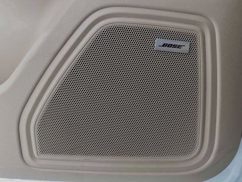 Used 2025 Porsche Macan image 12