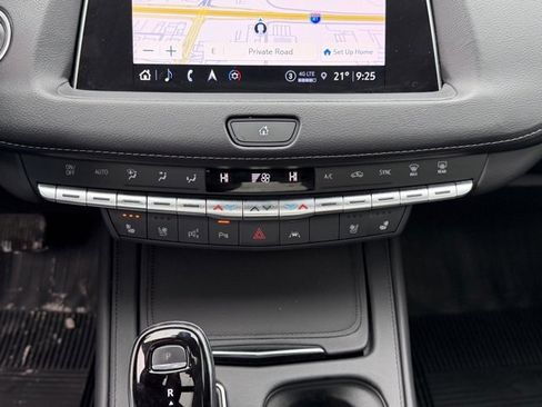 Used 2022 Cadillac XT4 Premium Luxury image 17