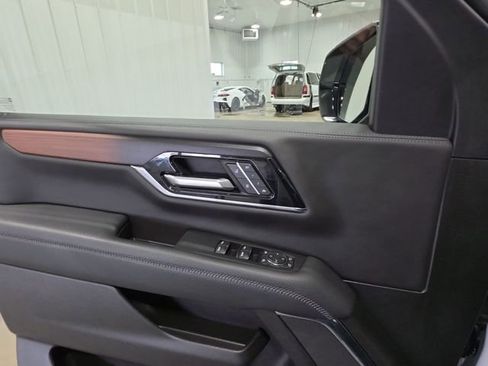 Used 2025 GMC Yukon XL Denali AWD/4WD image 20
