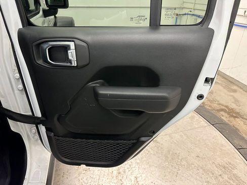 Used 2024 Jeep Wrangler Unlimited image 24