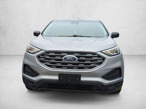 Used 2020 Ford Edge SE image 2