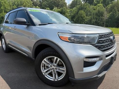 Used 2021 Ford Explorer XLT w/ Equipment Group 202A RWD image 2
