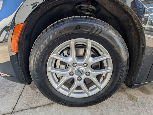 Used 2024 Chrysler Pacifica Touring-L image 43