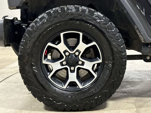 Used 2020 Jeep Wrangler Unlimited Sahara image 27