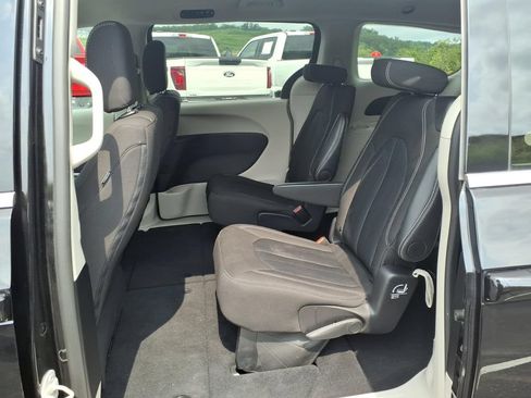 Used 2024 Chrysler Voyager LX FWD image 11