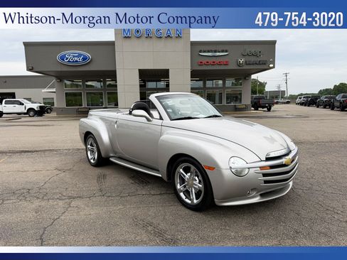 Used 2005 Chevrolet SSR w/ Preferred Equipment Group RWD image 5