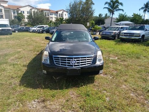Used 2011 Cadillac DTS Limousine FWD image 3
