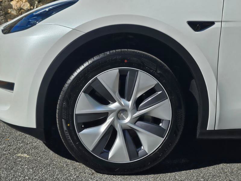 Used 2023 Tesla Model Y AWD image 18