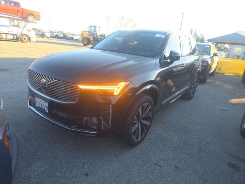 Used 2025 Volvo XC90 B5 Core w/ Protection Package Premier image 4