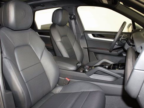 Certified 2025 Porsche Cayenne image 36