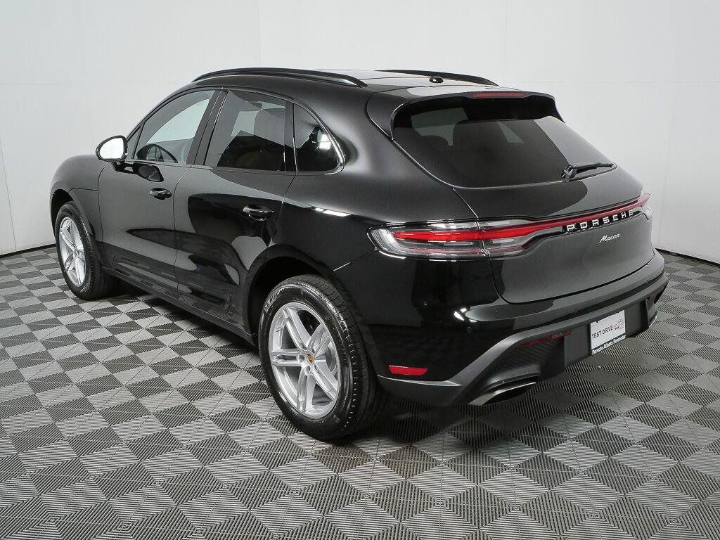 Certified 2026 Porsche Macan AWD/4WD image 3