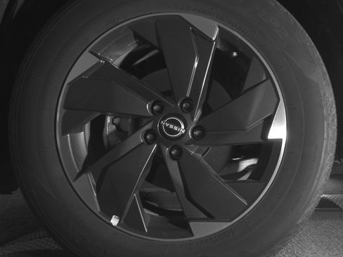 Used 2025 Nissan Rogue SV AWD/4WD image 12