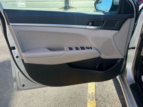 Used 2020 Hyundai Elantra SE image 21