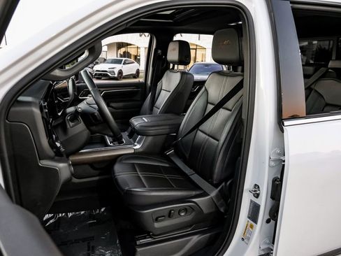 Used 2024 Chevrolet Silverado 3500 High Country w/ High Country Premium Package image 23