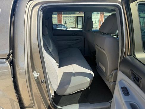 Used 2012 Toyota Tacoma 4x4 Double Cab w/ SR5 Pkg image 24