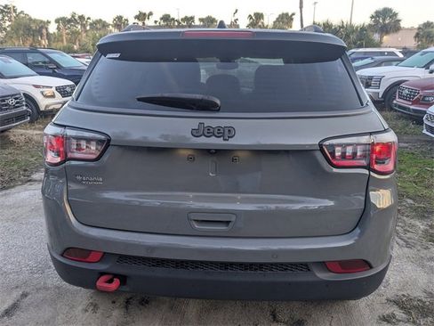 Used 2021 Jeep Compass Trailhawk image 5