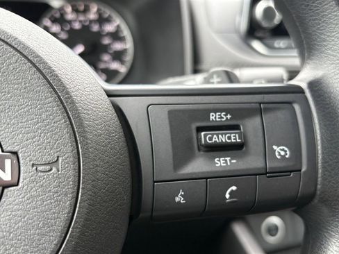 Used 2023 Nissan Rogue S image 15